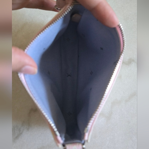 Louis Vuitton Limited Edition Escale Pastel Pochette - Picture 13 of 14